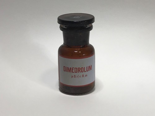 Vecchia bottiglia farmacia - vecchia,