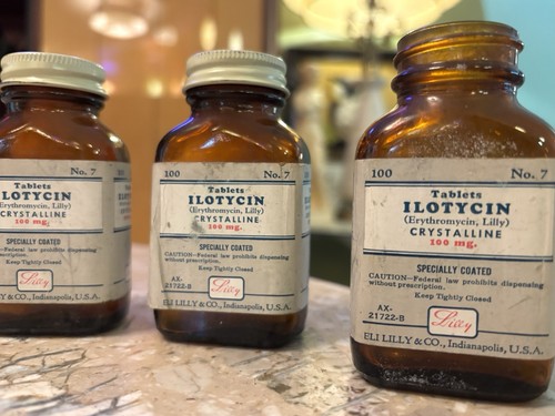 Vecchie bottiglie medicina - vecchie, di